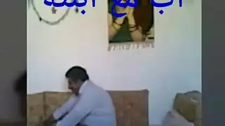 نيك طيز شرجي بعد الفطور: الزوجة الشابة تأخذه بعمق