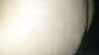 بنت بيضاء واحد ورجلين سواد