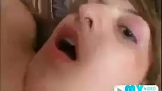 امرأة سمراء راقصة باليه في سن المراهقة الدهون