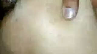 فم سامية المبلل يعبد زباً قاسياً