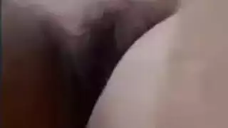 جمال عتيق وقح يأخذ خاتماً كبيراً في مؤخرتها