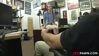 ساقان لا تنتهي كعب عال، فستان، وجنس صريح