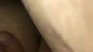 زوجة مغامرة تستعد لجلسة لحس مهبل عرقية جامحة