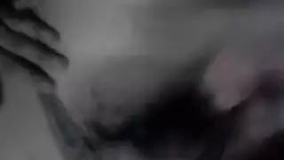 جينا فيروسيوس تحشو فتحة شرجها بقضيب سميك