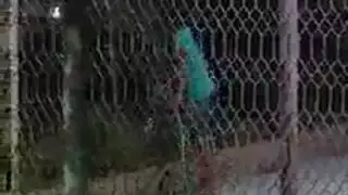 يحب المراهق النحيف مع كس مشعر أن يشعر بضرب الديك العميق داخل شقها