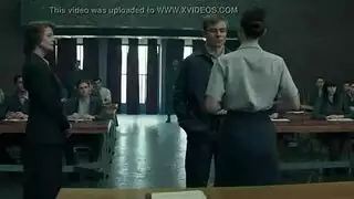 درس تعليمي في الفصل: المعلم يظهر للطلاب كيفية النيك