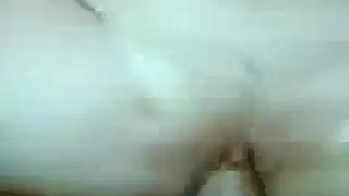 امرأة ناضجة مصرية تغوي بثوب نوم حريري ثم تتوسل لعنف