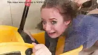 خضوع شرجي صريح: شاب سادي يضرب جمال مستعدة