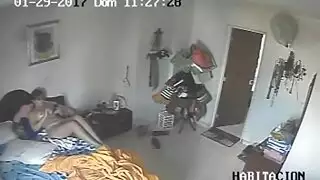 تجسس بعدسة مخفية: مهمة التلميع تؤدي إلى مص عميق