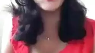 عاهرة مصرية ساخنة تحتاج سائلك المنوي لشحن هاتفها