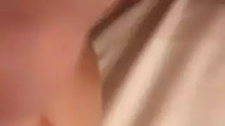 سكرى وقحة، تختنق بقضيب صلب