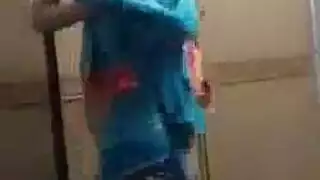 أثداء كبيرة لمراهقة مصرية تتألق بعد الاستحمام – بورن صريح