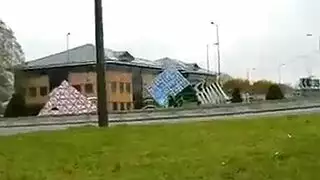 فرج كارينا كابور المبلول يُدك بقوة