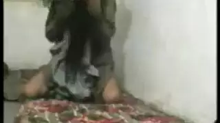 أم مثيرة تسيطر بجنس فموي وحركات راعية البقر