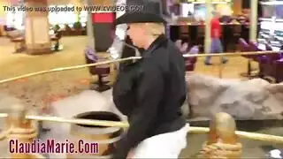 لاتينا كبيرة الصدر يتم تدمير فتحة شرجها في فيلم بورنو