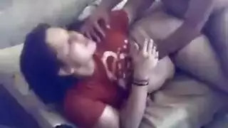 أشقاء مصريون: جنس شرجي مكثف في فستان نوم قرمزي