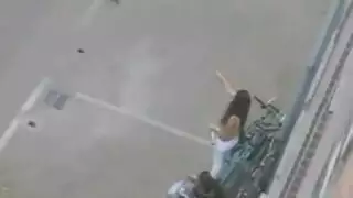 جنس صريح في الأماكن العامة: وضعية كلابية في الشارع