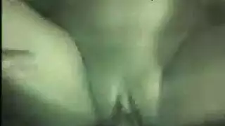 خادمة ساخنة تمص زبي بعمق وهي تستمني، تتوق لدخول زبي الصلب