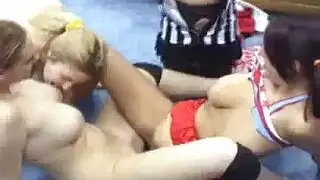 جنس سحاقي جماعي مع عدة فتيات مثيرة يتناكحن مع بعض