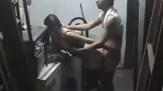 مشهد بورنو على سلم عام