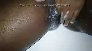 رطبة ومستعدة: كس مصمم للاختراق العميق