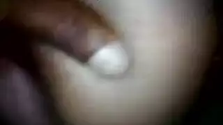 الممثلة الهندية سندورة تئن بصوت عال في شريط جنس عنيف