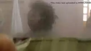 ربات منزل عاهرات يتم ممارسة الجنس معهن من قبل عشيق محلي