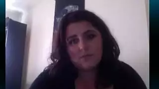 الجدة تحصل على فتحاتها مليئة بقضيب شاب