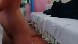 سارة الشهوانية تمتلئ فرجها الضيق بدسار كبير