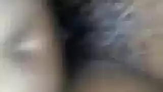شقراء حمراء طويلة الشعر سمراء تأخذ قضيب وشوم ويئن بصوت عال حتى تبلغ