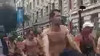 خيانة التدليك السرية: ميلف مثيرة تأخذ قضيبين في الصالون