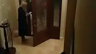 قضيب التوصيل يخدم مثليات مثارة وصديقهن الرجل