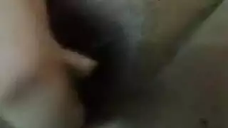 يدخلو ملور وهيا تعيط
