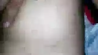 فرج عاهرة ذات ثدي كبير مشعر محشو بقضيب أملس ضخم