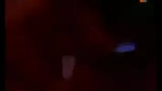 فعل الحلق العميق: الشقراء تمص قضيبًا ضخمًا