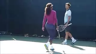 فتاة عربية مكتنزة ذات ممتلكات ضخمة في اغتصاب جماعي قاسي