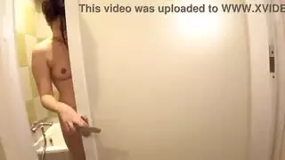 حفلة جنس جماعي: الكلبة السيئة تُنكح بلا وعي حتى الفجر