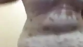 هاوية سعودية ساخنة ترقص ثم تداعب نفسها