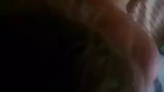 الراكبة المثيرة كارين تتوسل لقضيب السائق في السيارة