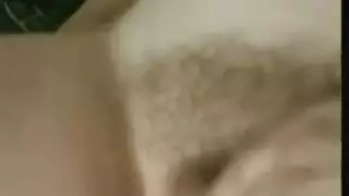 فضيحة مصريه بتكلم حبيبها فيديو وامها قفشتها