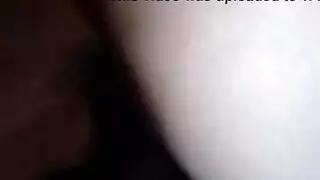 طالبة جامعية هندية ذات ثدي كبير تمص القضيب ثم تضغطه بين ثدييها