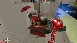 فتاة مشعرة تلعب بكسي تحت الأغطية