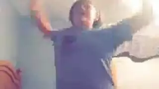 عاهرة مراهقة مفلسة تحصل على فعل إكس إكس إكس قاسي