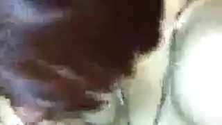 ثلاثية جنسية: جيني وشيرا تشاركان قضيب صديقهما المثير