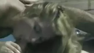 اسخن مص للزب من فم فتاة سكسية