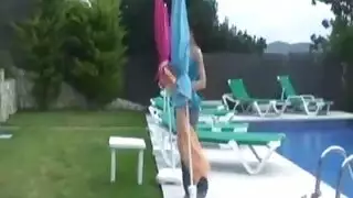 حزب الكلية سمين الاستلقاء تحت أشعة الشمس