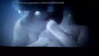 جنس سحاقي تحت الدش: جلسة مقص صريحة لغابرييلا ولولا