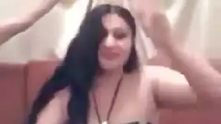 امراه عراقيه رومانسي سكسي كبير بالعمر مع جيران حليب على صدر شوف حليب على صدرها تريح ابنها اجنبي