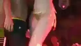 نجمة إباحية صينية تقدم لعق شرجي مكثف