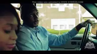 مراهقة سمراء ساخنة تفرك فرجها المبلل